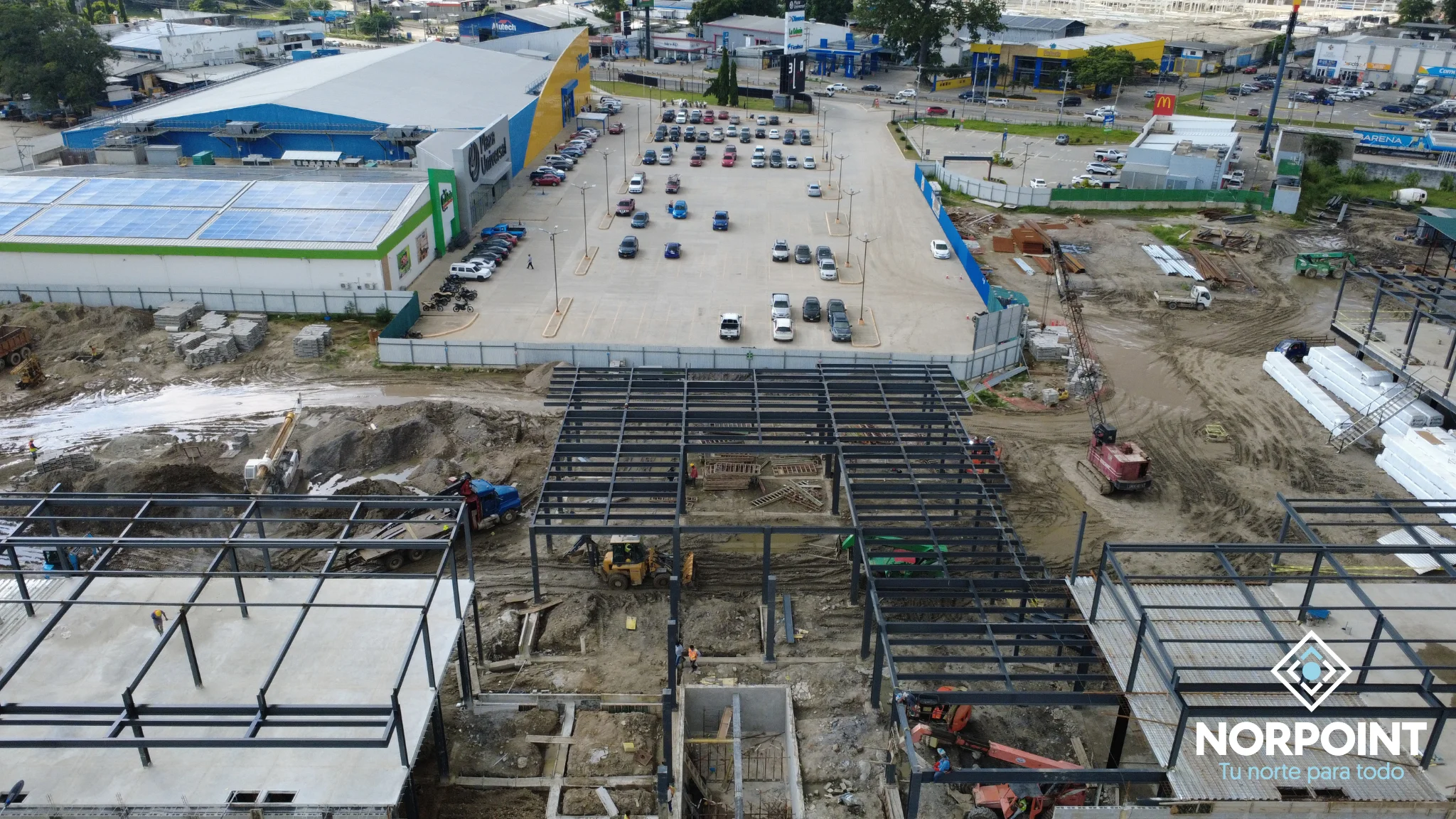Avances en el área de estacionamientos y estructura del proyecto Norpoint en San Pedro Sula.