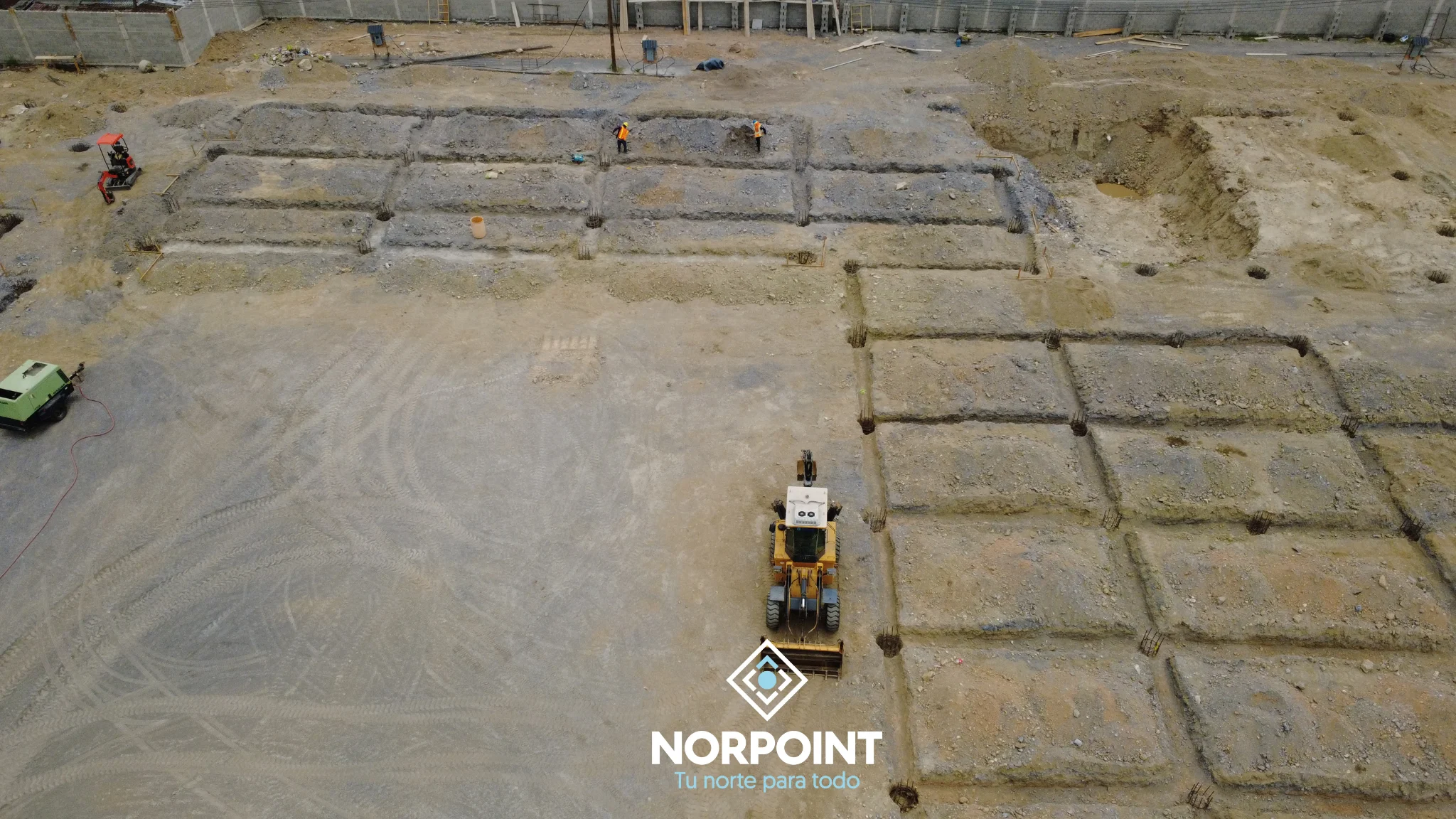 Trabajos de trazado y bases estructurales en la construcción del proyecto Norpoint en San Pedro Sula.