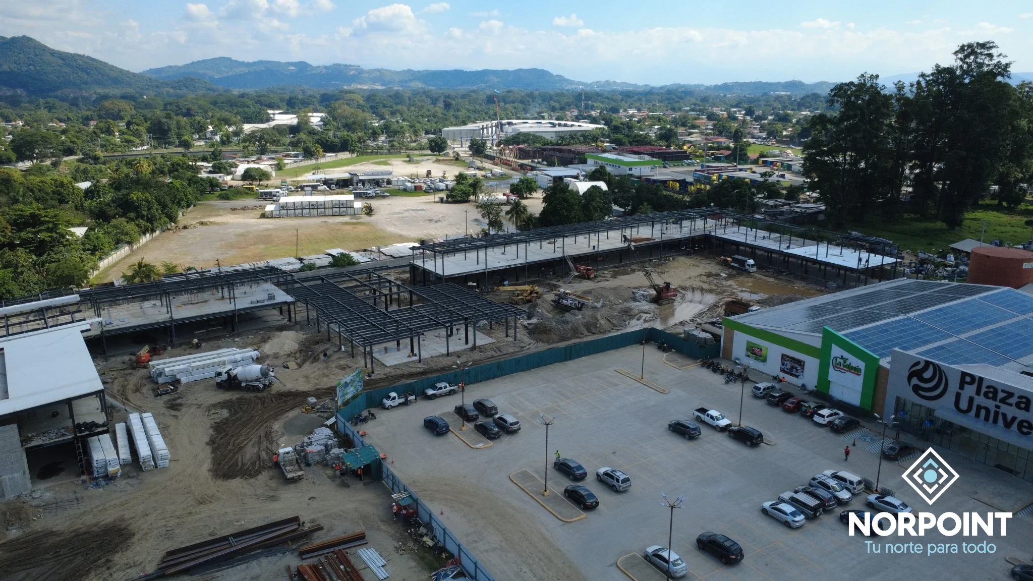 Vista aérea de los avances de construcción de Norpoint, centro comercial en el Boulevard del Norte, San Pedro Sula.